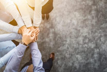 A liderança é frequentemente descrita como o conjunto de habilidades que podem ser aprimoradas e treinadas. Se você quer se tornar um líder eficaz, ou fazer a sua liderança funcionar, aqui estão algumas dicas para ser um líder melhor.